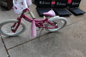 lot 104 image: Diamond Impressions Youth Bicycle Pink