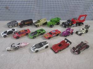 lot 8 image: (EC1) Assorted Hot Wheels (BONUS - ...