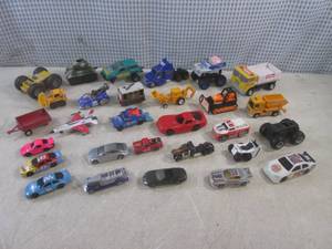 lot 9 image: (CS) Assorted Toy Cars Etc...