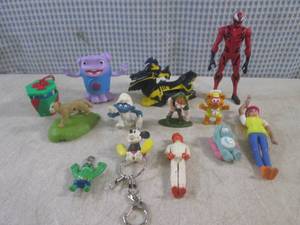 lot 10 image: (EC1) Assorted Toy Figures...