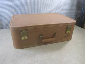 lot 59 image: (EW3) Vintage Starline Suitcase - L...