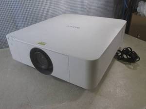 lot 102 image: (A-3) Sony VPL-FHZ57 Projector - 41...
