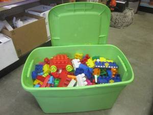lot 121 image: (BR1) Large Tote Full of Mega Bloks...