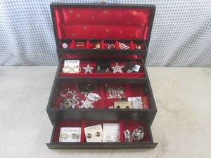 lot 129 image: (BS) Jewelry Box with Assorted Fash...