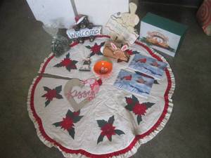 lot 157 image: (BS) Assorted Holiday Decor...