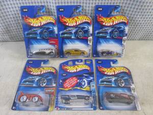 lot 199 image: (EC1) Assorted Hot Wheels in Packag...
