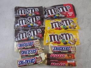 lot 242 image: (B-1) 12 Assorted Candy Bars Past D...