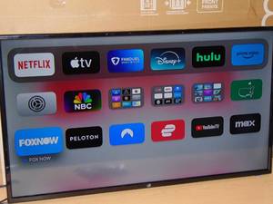lot 7 image: GPX 40 1080P LED TVDVD Combo, TDE4074BP