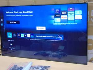 lot 8 image: SAMSUNG 55 Class DU7200B Crystal UHD 4K Smart TV