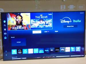 lot 16 image: Samsung UN43DU7200 Crystal 4K UHD Smart TV