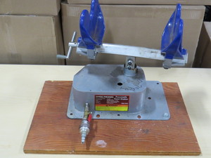lot 5 image: Central Pneumatic - Pneumatic Paint Shaker - Model 94605