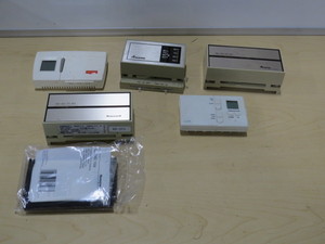 lot 17 image: Mixed Lot of Thermostats