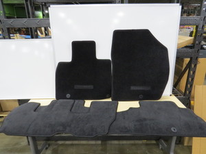 lot 24 image: Kia Telluride Carpet Floor Mats - 2023-2025