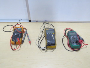 lot 61 image: 3 Piece Lot of Multimeters