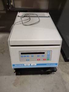Beckman GS - 15R Centrifuge (564442) Does Power On, See Description