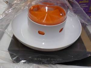 lot 24 image: Dog Feeder...