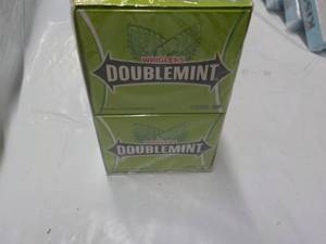 lot 42 image: Doublemint Gum 150 sticks...