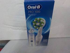 lot 77 image: Oral B Pro 1000 Brush Heads...