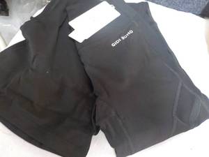 lot 128 image: Gidi Boho size M Yoga Pants...