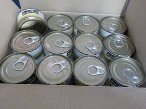 lot 131 image: 24 cans Fussie Cat Food- 2.8 oz can...