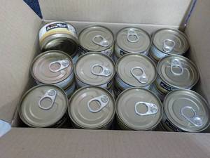 lot 132 image: 24 cans Fussie Cat Food- 2.8 oz can...