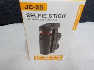 lot 147 image: Selfie Stick...