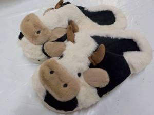 lot 187 image: Cow Cotton Slippers Womens size 6...