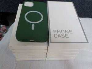 lot 194 image: 12 Phone Cases...