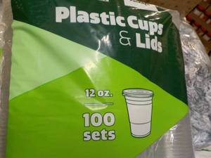 lot 200 image: 100 Sets 12 oz Plastic Cups with li...