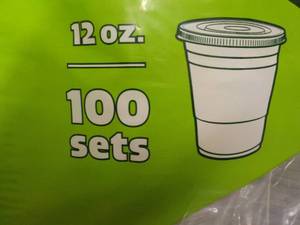 lot 201 image: 100 Sets 12 oz Plastic Cups with li...