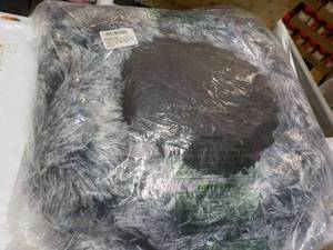 lot 202 image: Donut Shaped Plush Dog Sofa 20 dia...