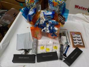 lot 216 image: Reeses, Sprinkles, Glasses, Jewelr...