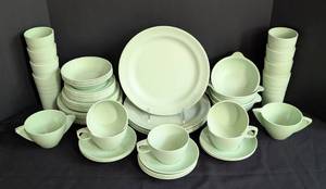 lot 28 image: Vintage Minty Mallo Ware Melamine Dish Set
