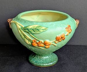 lot 84 image: Roseville Pottery Bittersweet Green Footed Ceramic Bowl