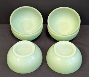 lot 67 image: Fire-King Jadeite Bowl Set
