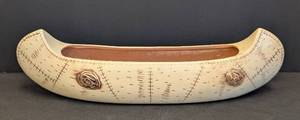 lot 11 image: Red Wing 17 Birch Pottery Canoe