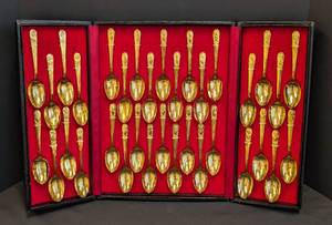 lot 12 image: WM Rogers Presidential Commemorative Spoon Set
