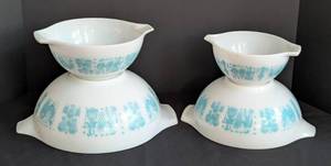 lot 46 image: Pyrex Teal Amish Butterprint Mixing Bowl Set