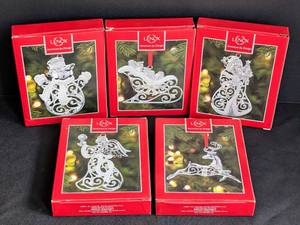 lot 54 image: Lenox Sparkle and Scroll Ornaments