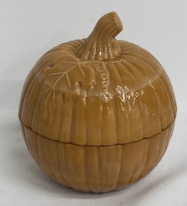 lot 92 image: Vintage Caramel Slag Glass Pumpkin Lidded Dish