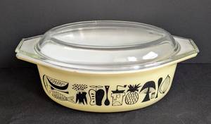 lot 96 image: Pyrex Mod Kitchen Oval Casserole Dish