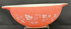 lot 39 image: Vintage Pyrex Gooseberry 4 Quart Mixing Bowl