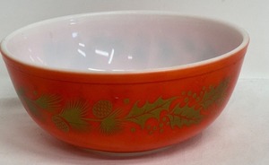 lot 98 image: Vintage PYREX 1960s Golden Leaf Red Bowl with Gold Holly Leaves