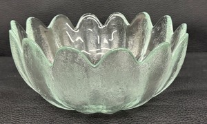 lot 36 image: Vintage Blenko 14 Petal Glass Salad Bowl