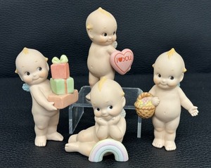 lot 64 image: Set of 4 Jesco and Enesco Kewpie Figurines with Accessories