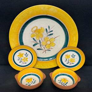 lot 114 image: Vintage Stangl Pottery Jonquil Pattern Platter and 4-Piece Dish Set