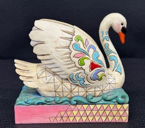 lot 126 image: Jim Shore Heartwood Creek Majestic Beauty Swan Figurine