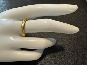 lot 10G image: 18K Gold Ring, Size 9.25