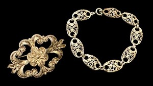 lot 28G image: Vintage Filigree Silver Bracelet and Brooch Set