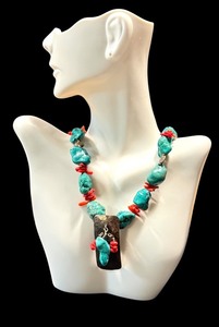 lot 32G image: 20-inch Turquoise and Coral Beaded Necklace